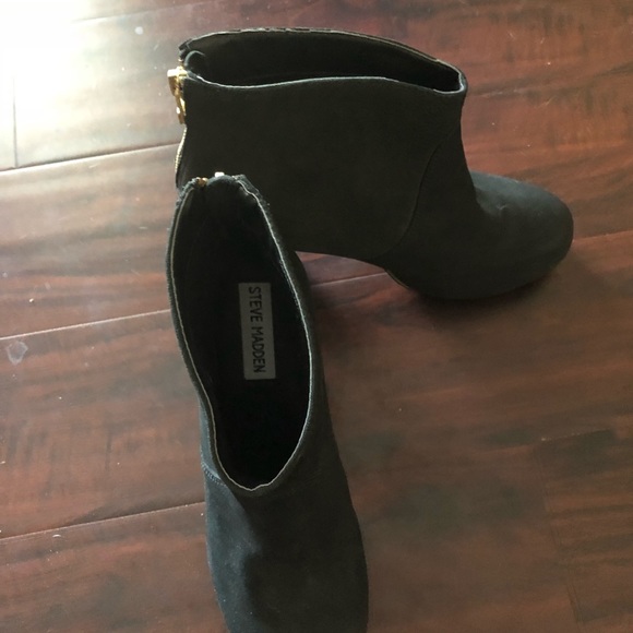 Steve Madden Black Ankle Boot - Picture 3 of 3